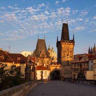 Mráčky nad Malostranskou mosteckou věží, fotografie č. 91